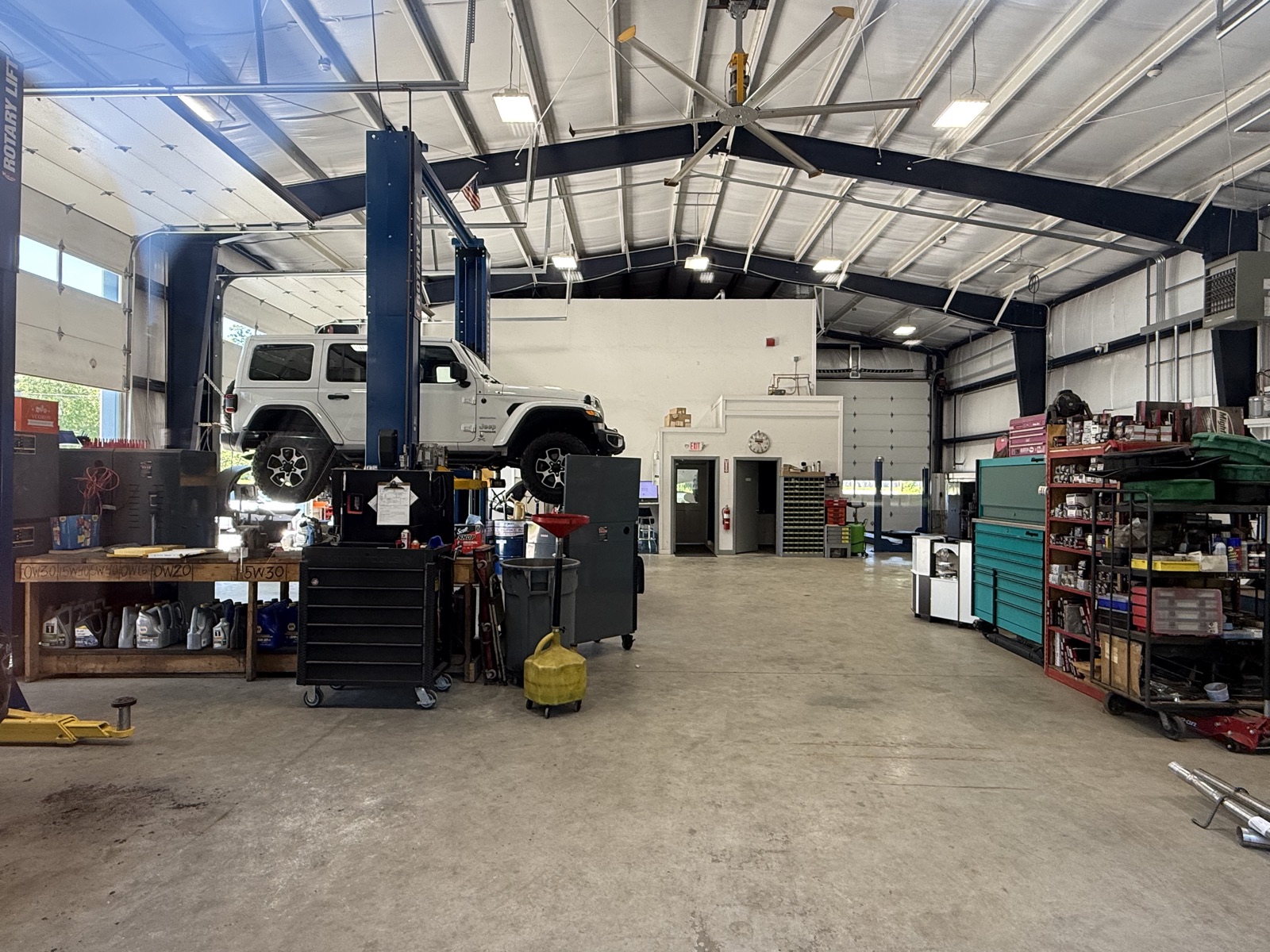 Skip's Garage clean auto repair service bays in Plaistow NH